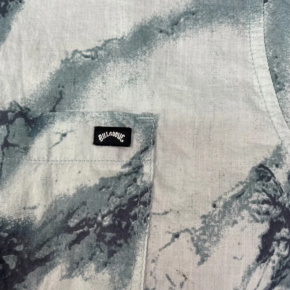 Billabong Men's XXL Short Sleeve Button Down Shirt Marble Smoke Print Grey‎ Blue